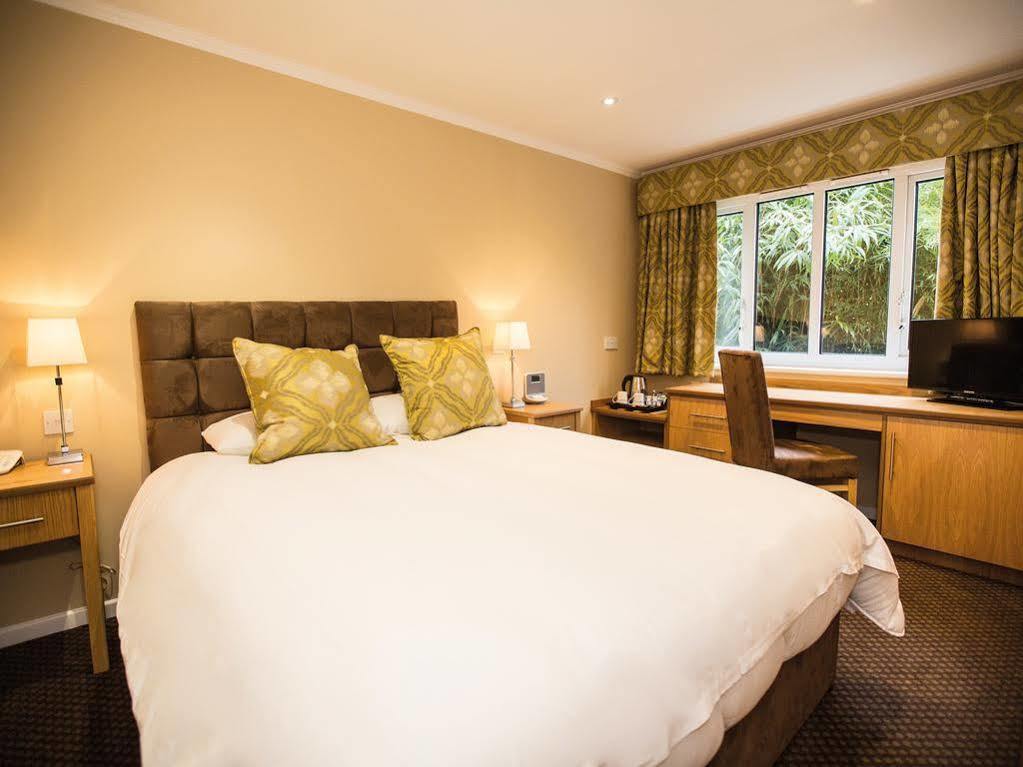 Woodside Hotel, Kenilworth - Warwick ภายนอก รูปภาพ